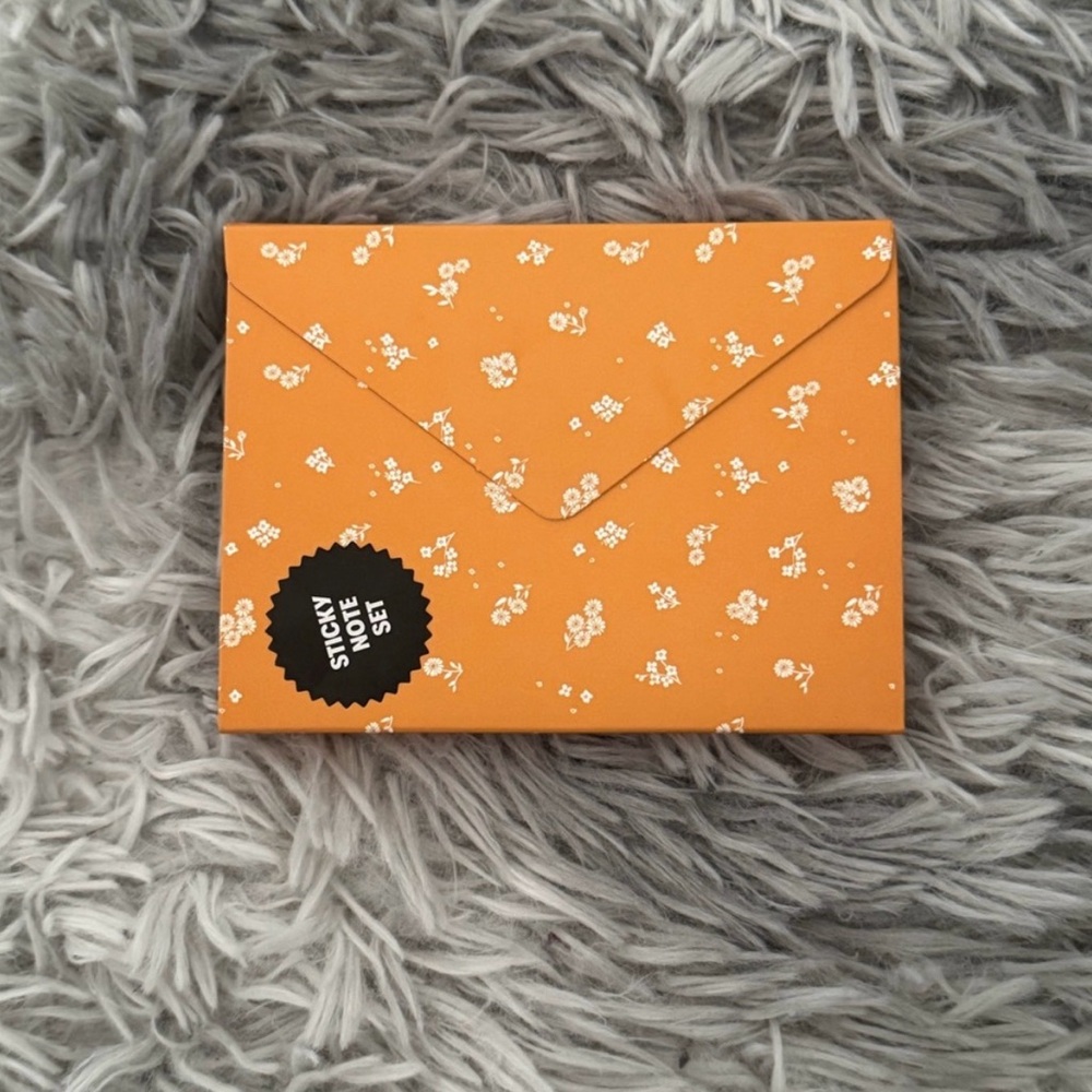 2 Magnetic Sticky Note Sets - Picture 2 of 9
